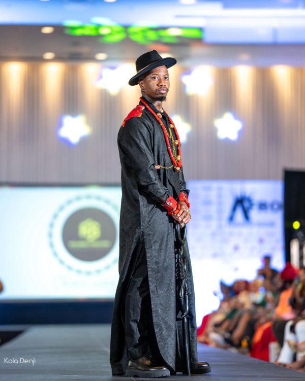 Crown of Heritage Collection – Midnight Monarch Set